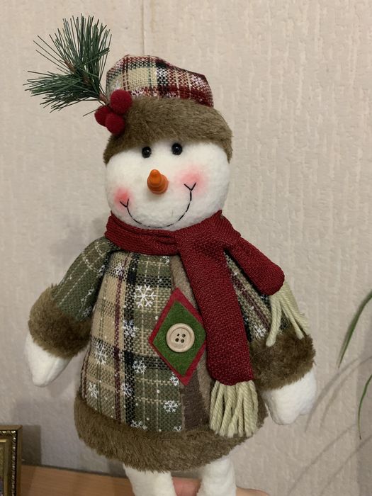 Сніговик великий новорічний