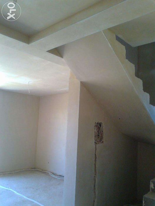 Tynki, maszynowe gipsowe oraz cementowo-wapienne gładzie natryskowe