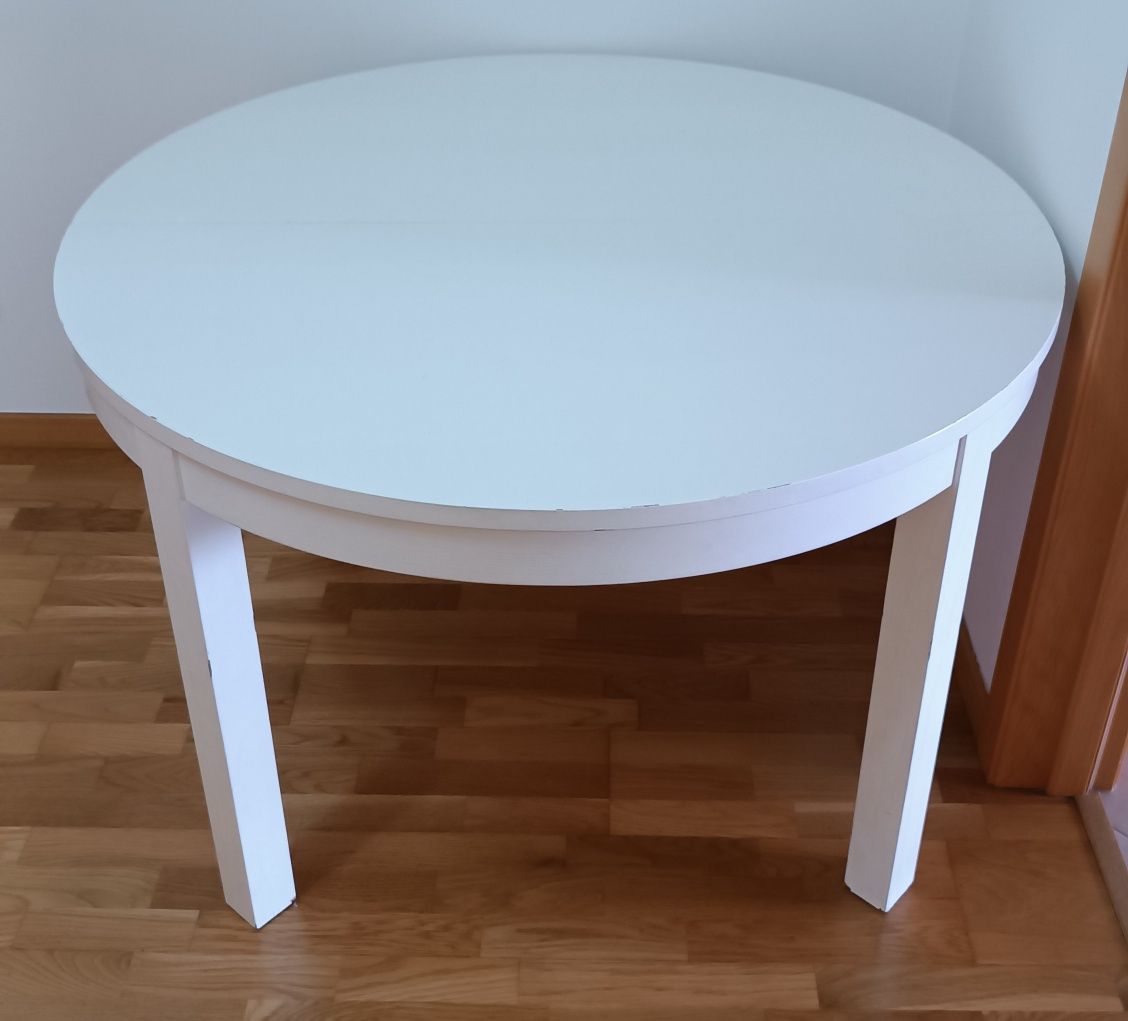 Mesa branca com 1,15m de diâmetro