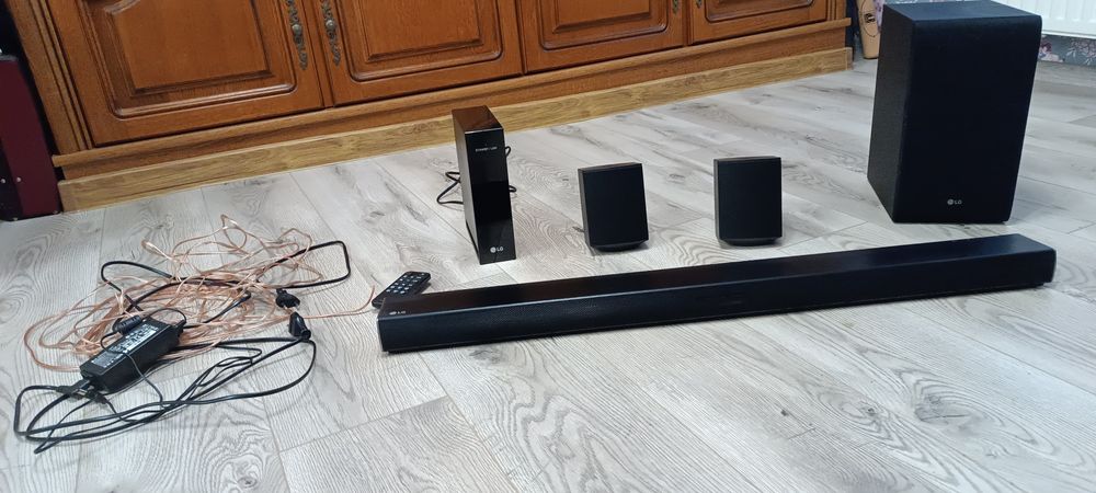 Soundbar LG + subwoofer + głośniki tylne - 420W + Gratisy