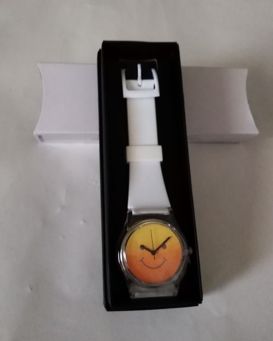 SALDOS - Relógios de pulso senhora, Avon e Yves Rocher NOVOS.