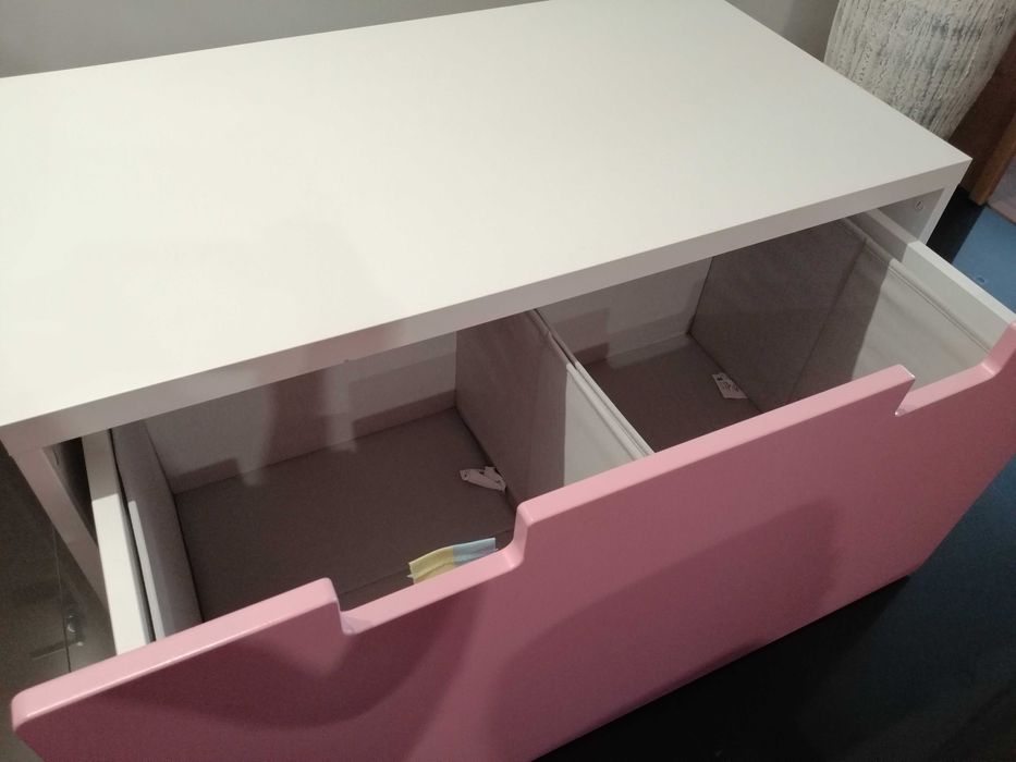 Móvel criança cor de rosa