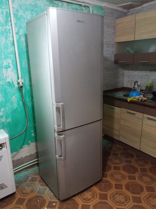 Холодильник BEKO 340 літрів