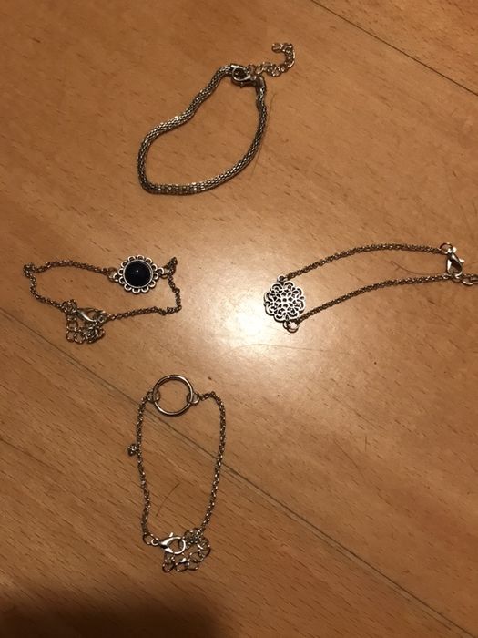 Vendo conjunto 4 pulseiras