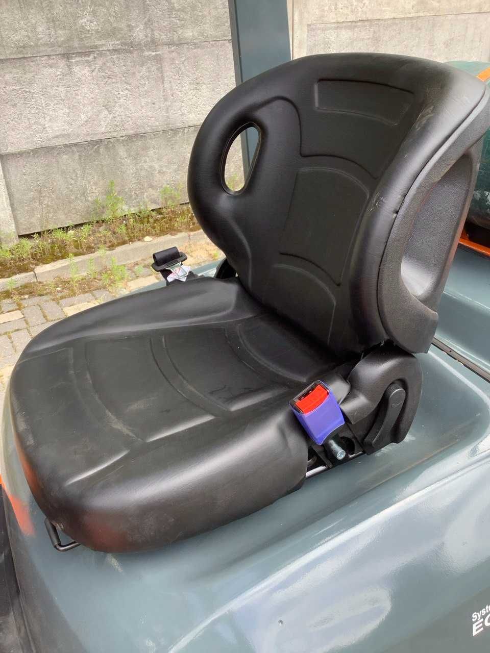 Gazowy wózek widłowy Toyota 7FG18, triplex, po serwisie.