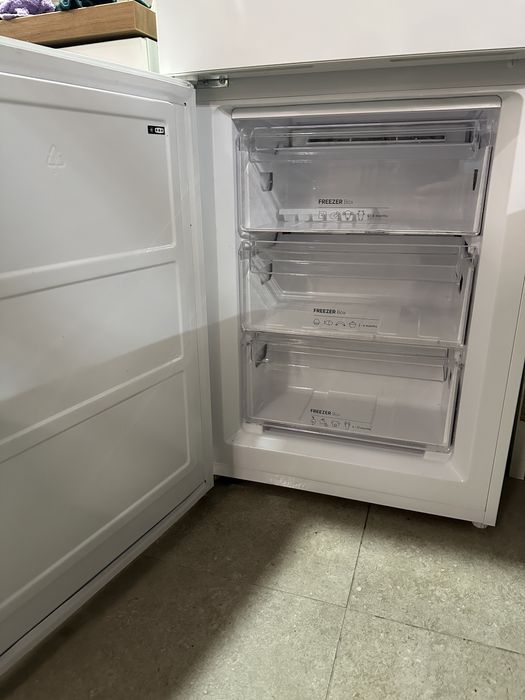 Frigorífico Combinado BECKEN 185cm 300L