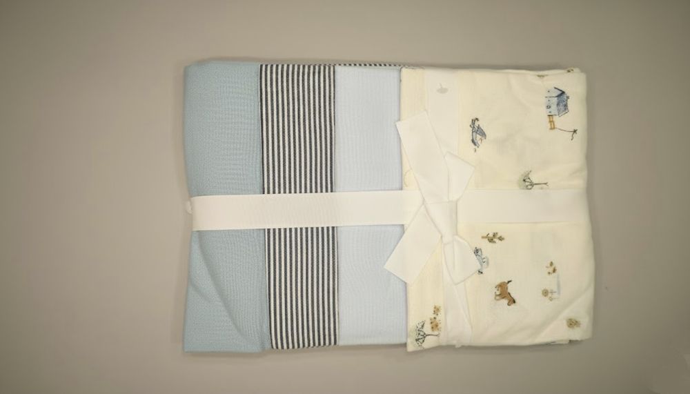 Комлект хлопковых пелёнок Carter's 4в1