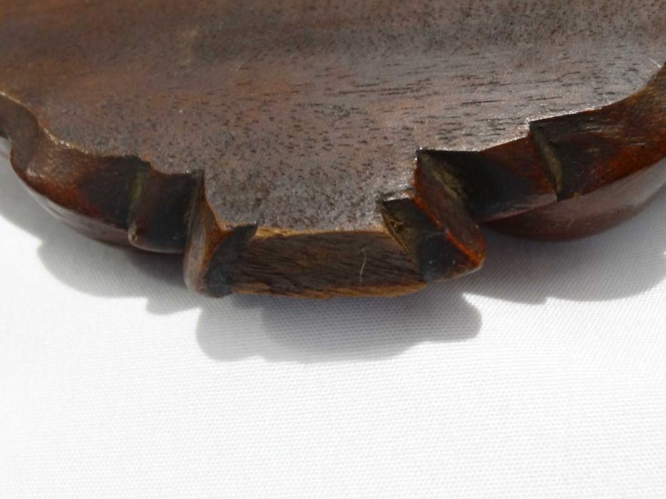 Pałacowe lustro w drewnianej ramie