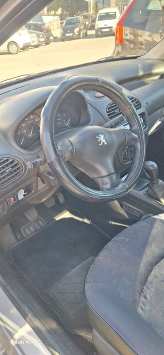 Carro em Bom Estado pronto a andar