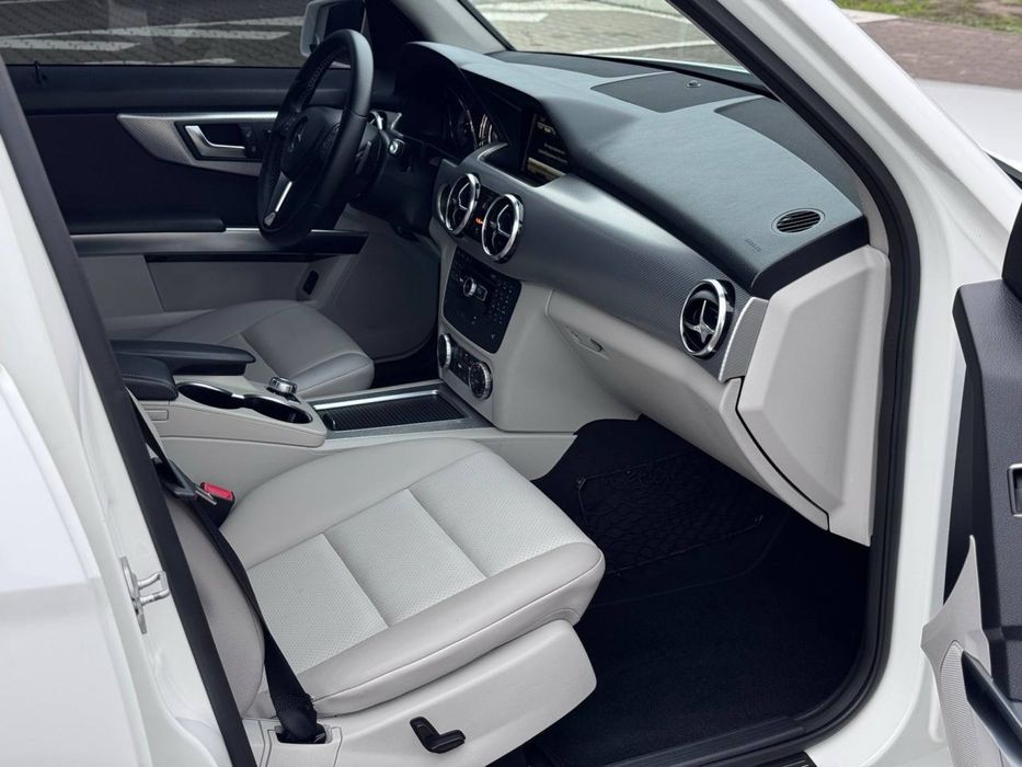 Mercedes-Benz GLK 350 2014року, 3.5 бензин, автомат, задній привід.