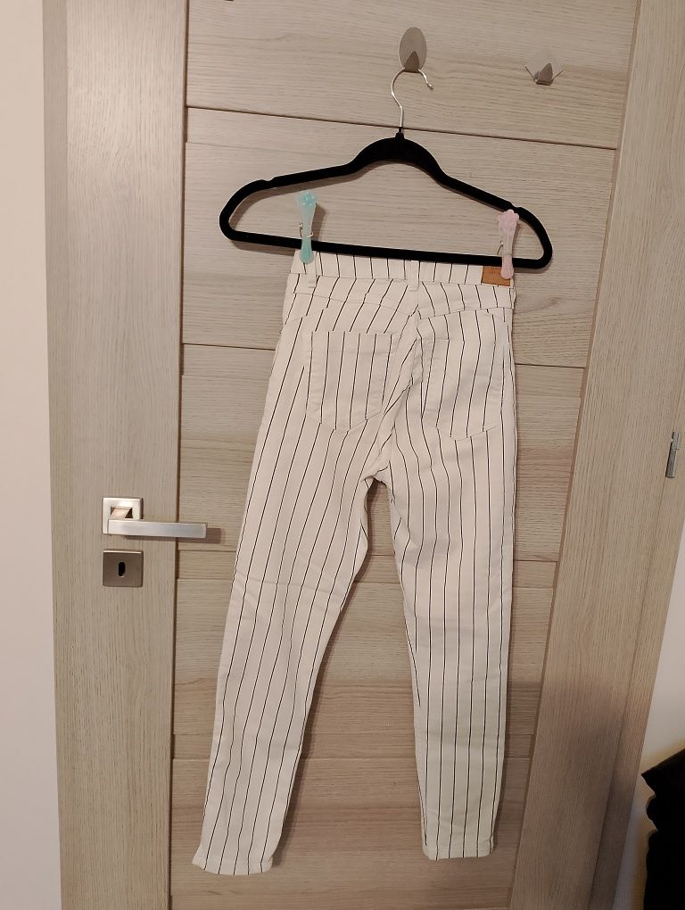 Spodnie w paski Bershka r.34