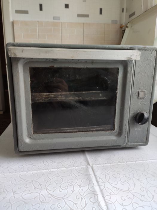 Електрична духовка  на 2 противеня.