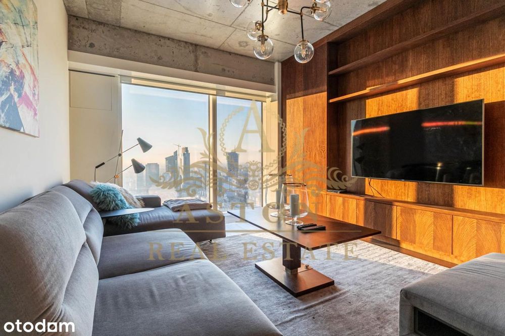 Spectacular apartment on 42nd floor on Złota 44