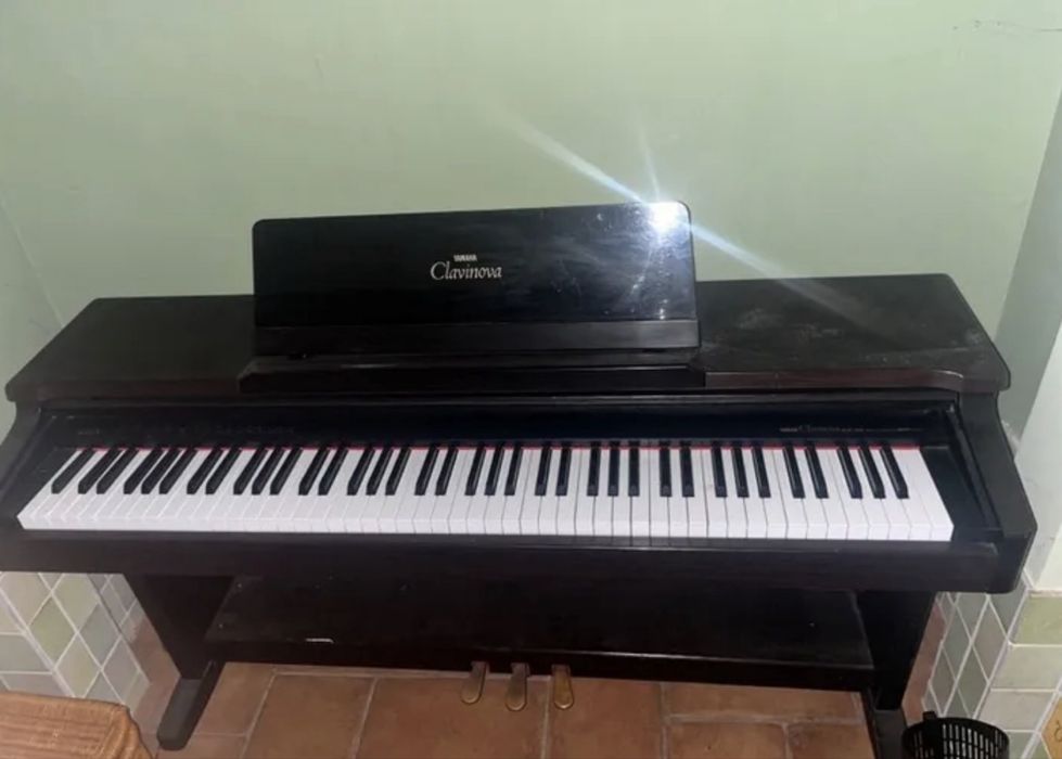 Yamaha Clavinova CLP-124 CLP 124