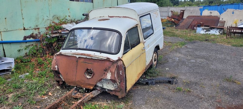 Syrena Bosto z fabryki prosto