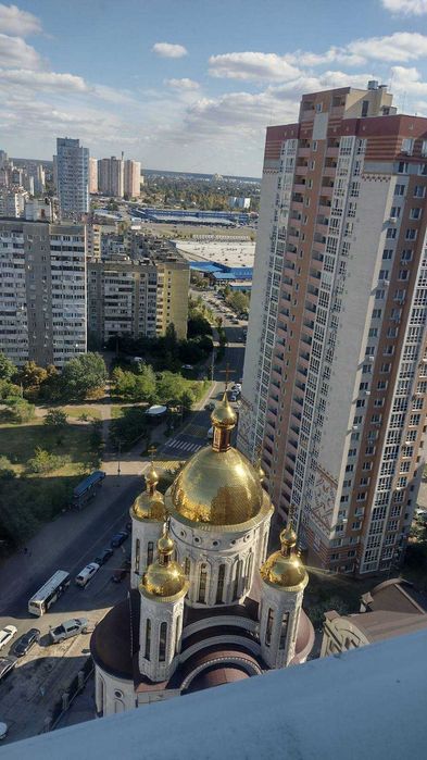 М Осокорки 10 хв,   євроремонт, генератор в будинку. два санвузли