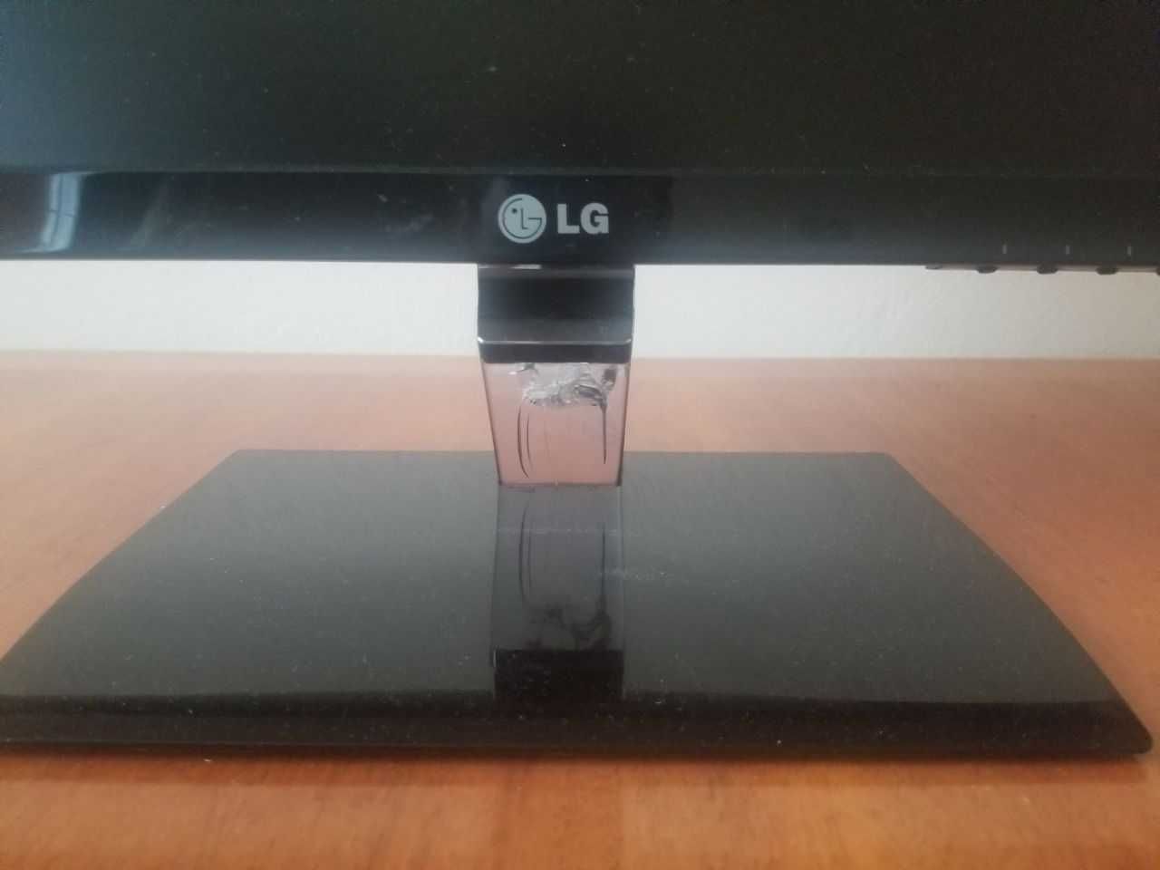 Монітор LG e2260