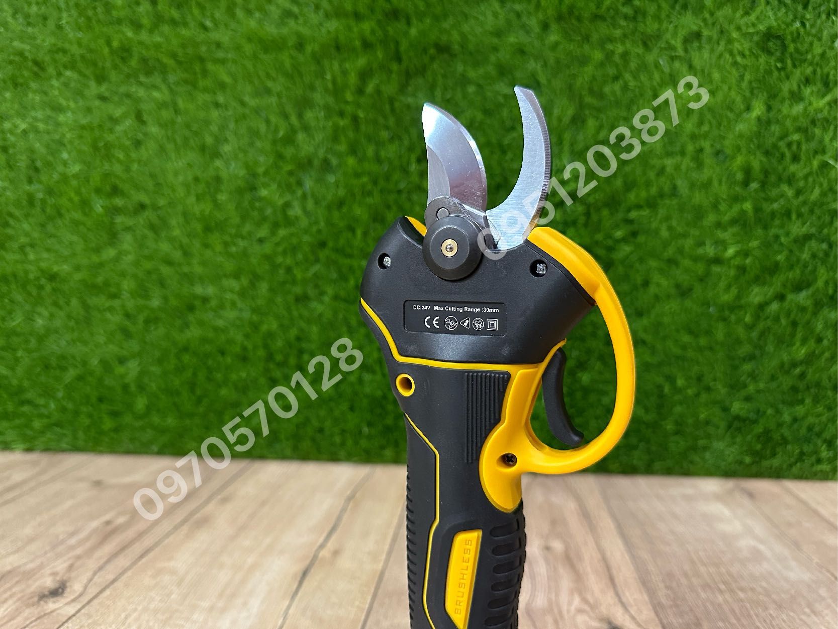 Аккумуляторный Секатор DeWALT DCMPP540P1 24V 5Ah для точной обрезки
