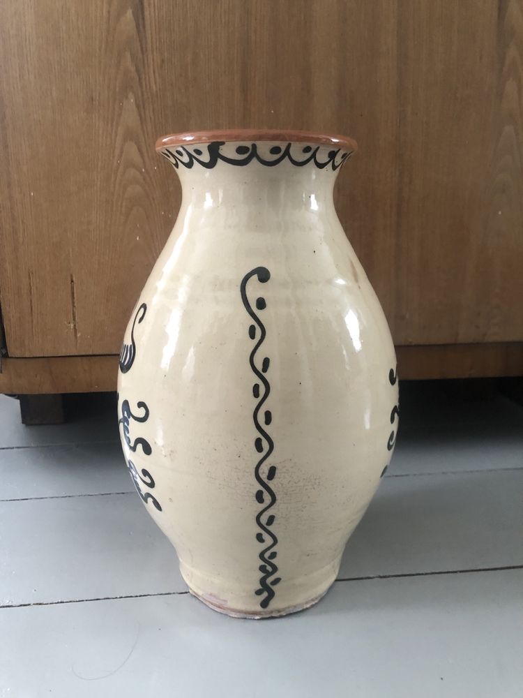 Ceramiczny stary wazon szkliwiony