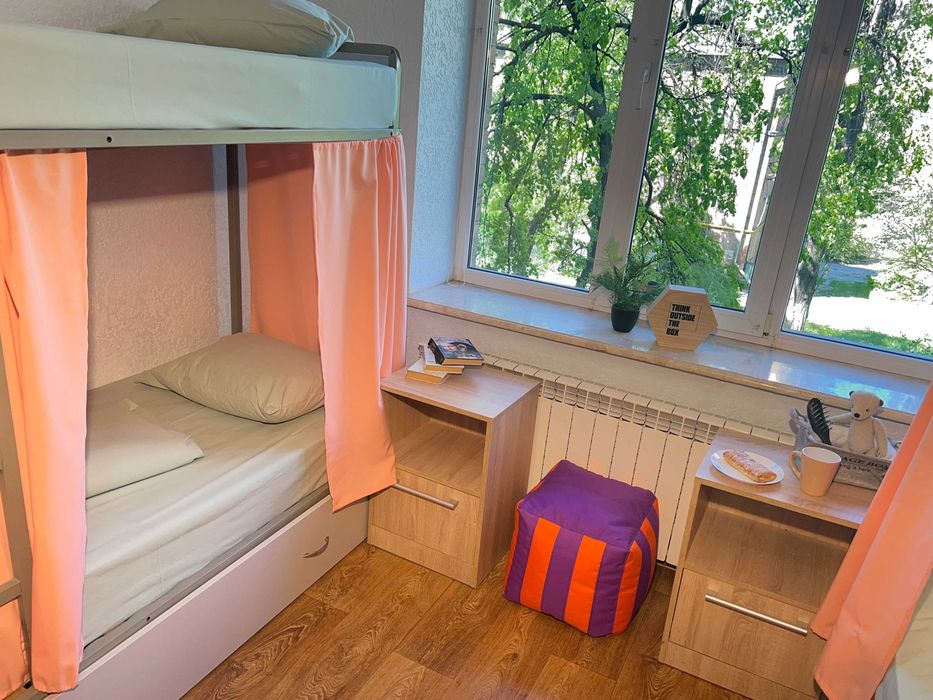 Поселение групп в современный Хостел по пр. Валерия Лабановского, Киев!--555.biz.ua