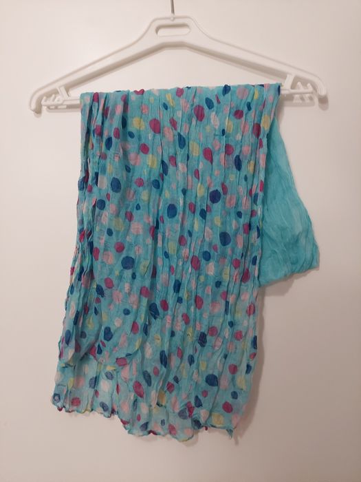 Szalik turkusowy w kolorowe kropki