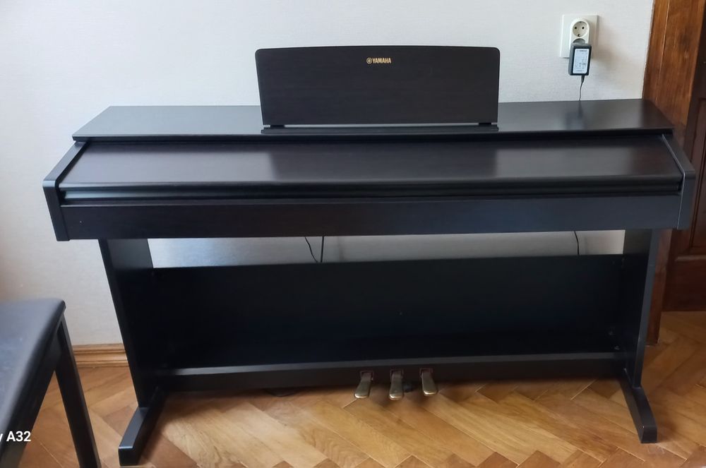 Електронне фортепіано YAMAHA ARIUS  YDP-103