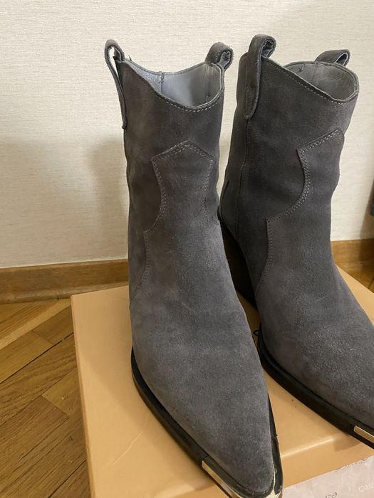 Козаки замшеві сірі Estro