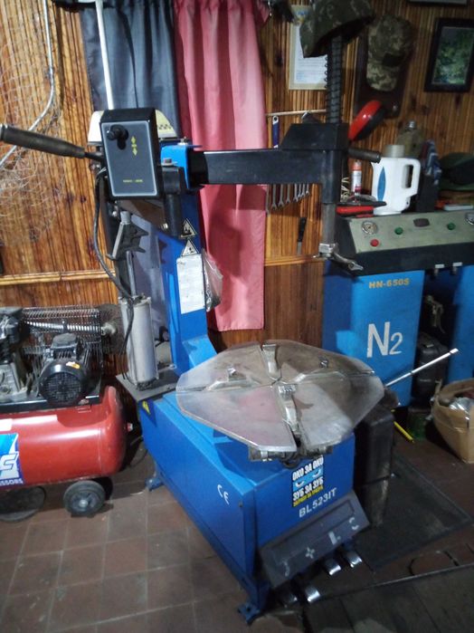 Продам шиномонтажне обладнання.