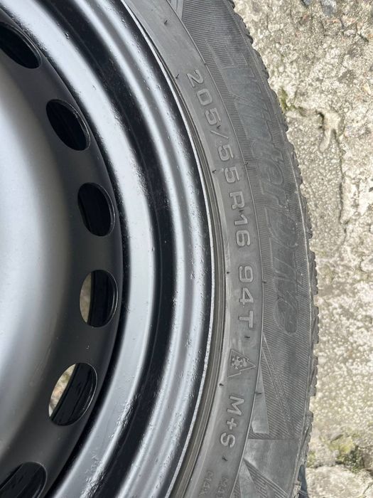 Продам комплект зимової гуми на штампованих дисках (Ford) R16 5×108.