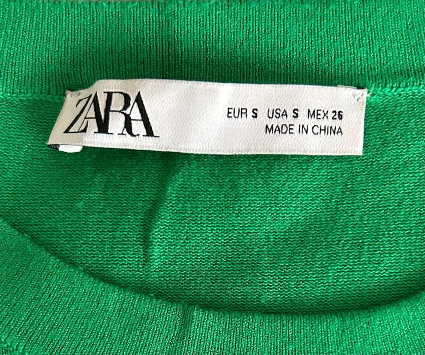 Camisola verde com botões dourados Zara