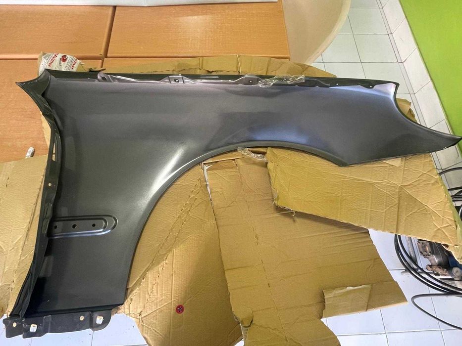 Guarda Lamas Esquerdo NOVO Mercedes W 203