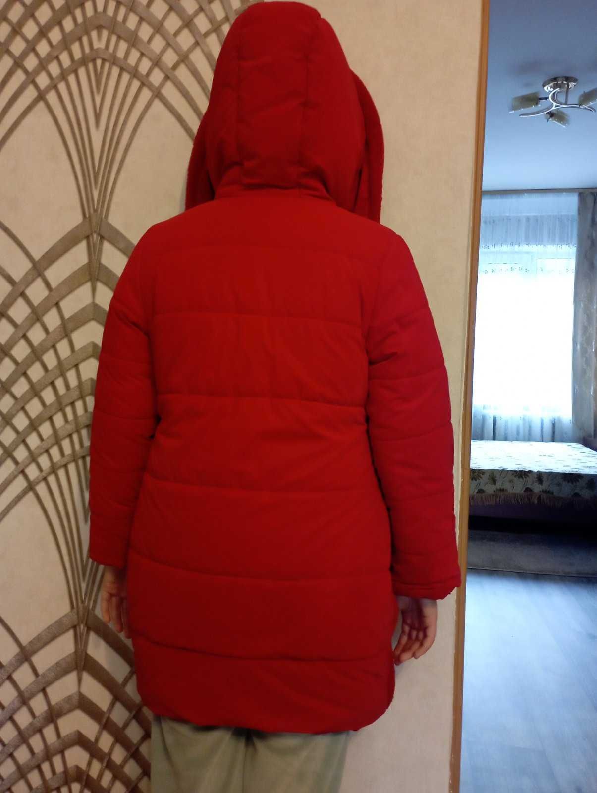 Зимова куртка на дівчинку 6-8 років + червона шапка у подарунок.