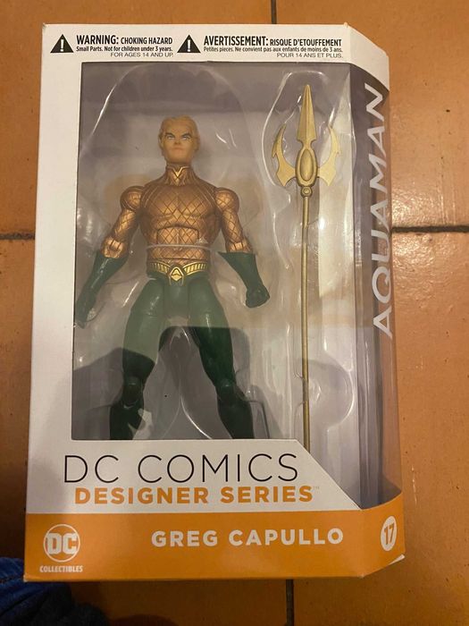 Várias figuras DC designer figures