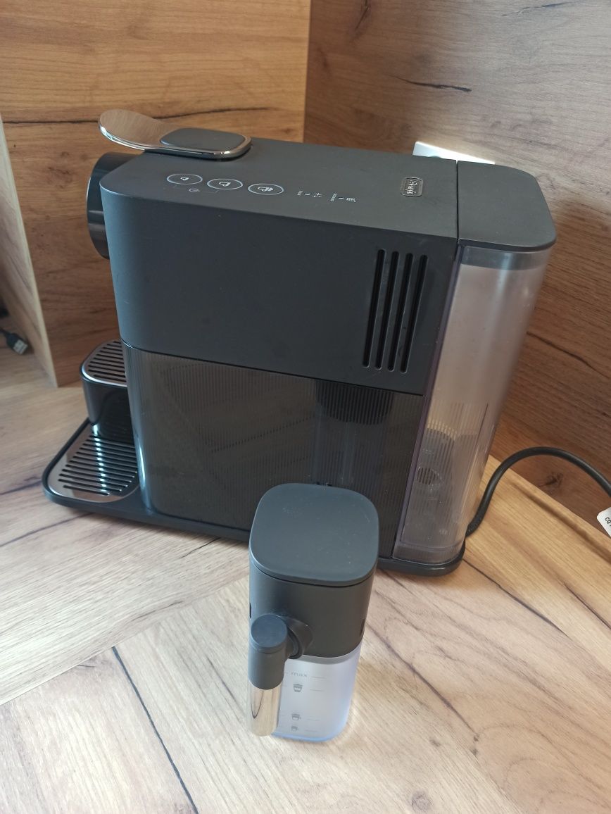 Ekspres do kawy DeLonghi Lattisima One EN510.B