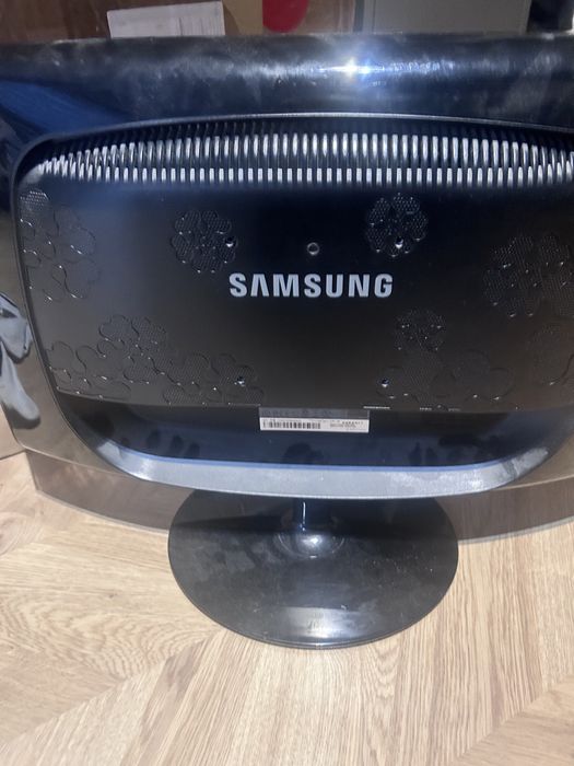 Komputer stacjonarny zestaw monitor klawiatura głośniki