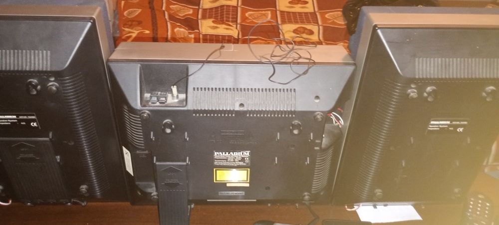 Mini wieża radio AUX i CD z pilotem i głośnikami