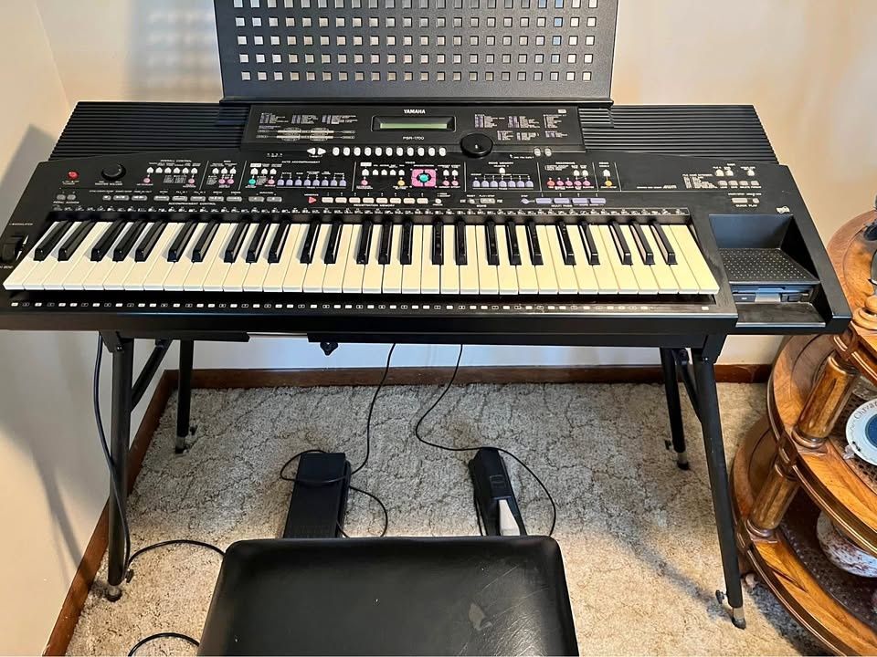 keboard z lat 90 yamaha psr1700