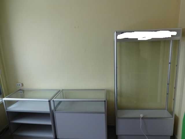 Witryna/regał sklepowy aluminiowy przeszklany