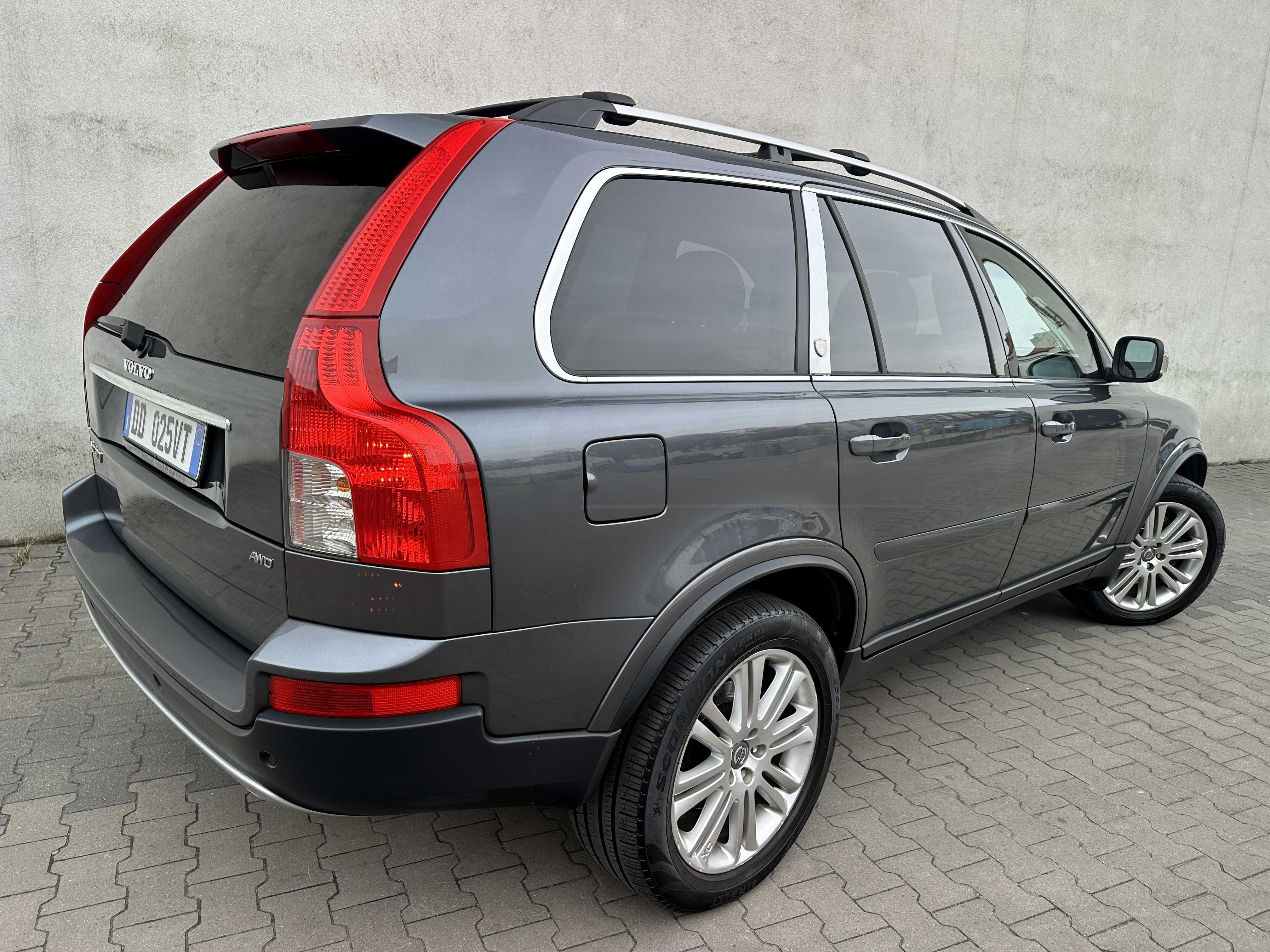 VOLVO XC90 LIFT 2.4 D5 AWD EXECUTIVE Bi-Xenon DvD Skóra DynA 19" Ładny