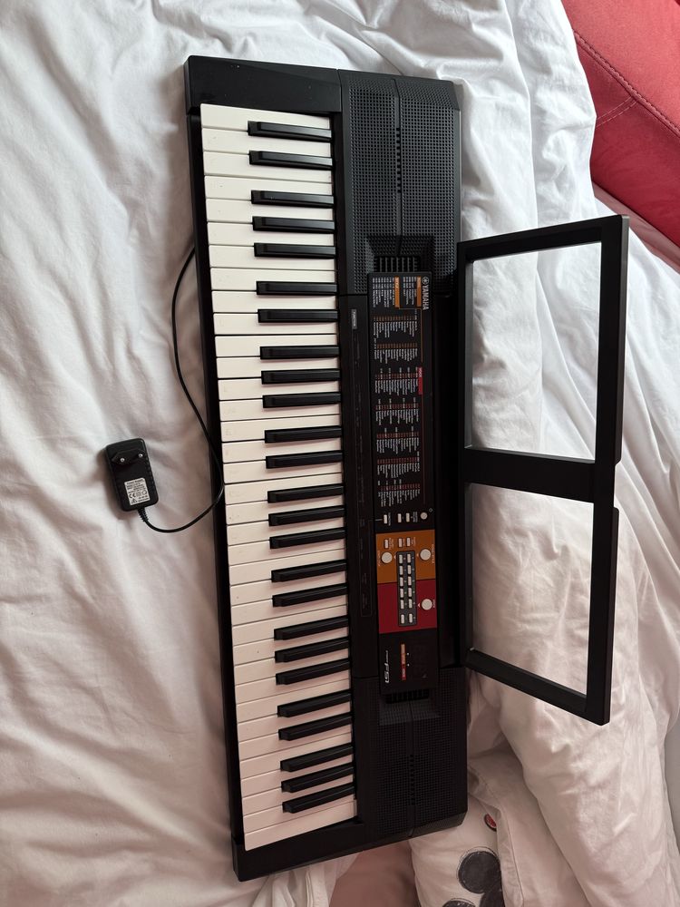 Yamaha psr F51 digital keyboard