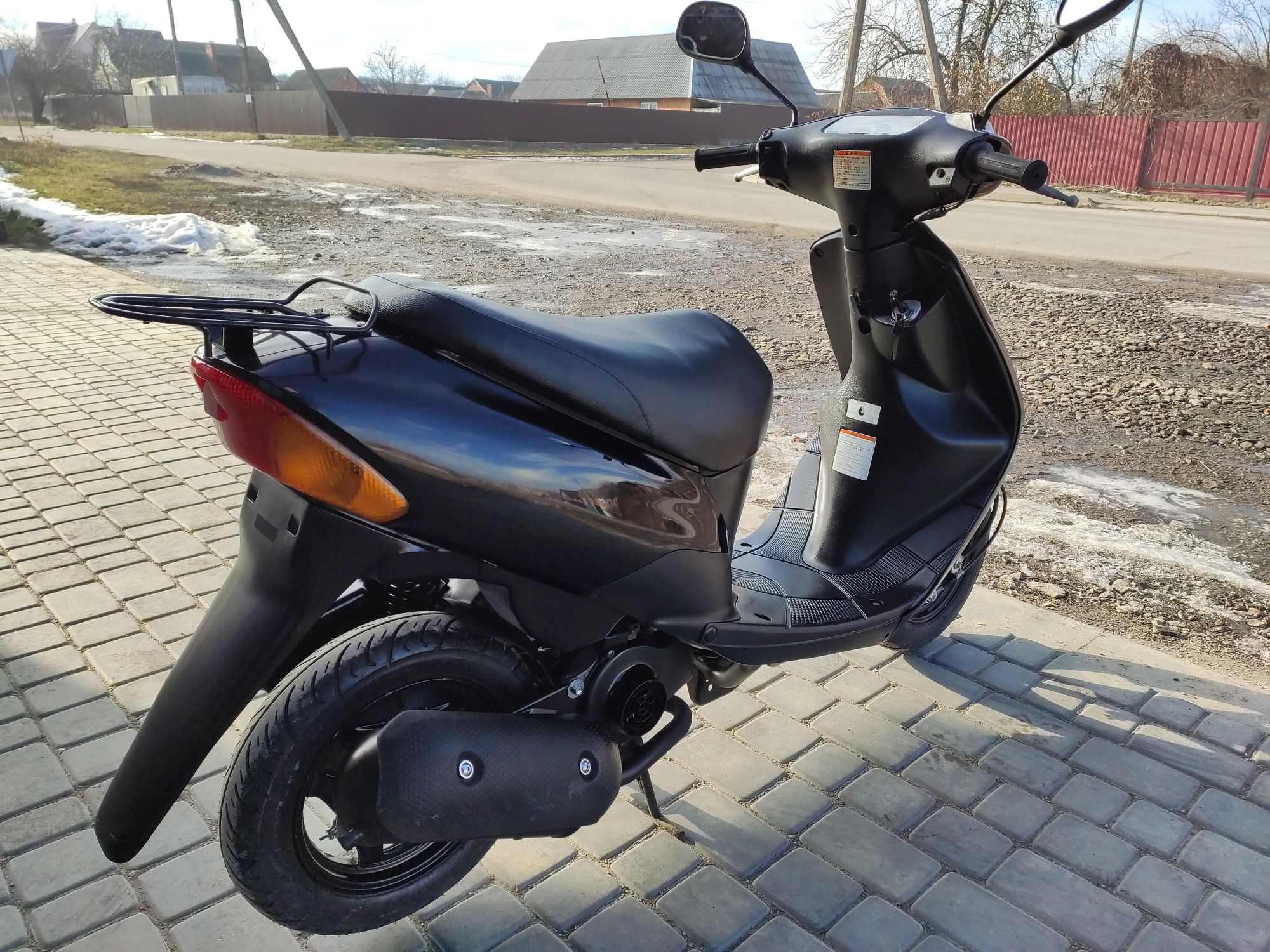 Suzuki Let's 2 з контейнера