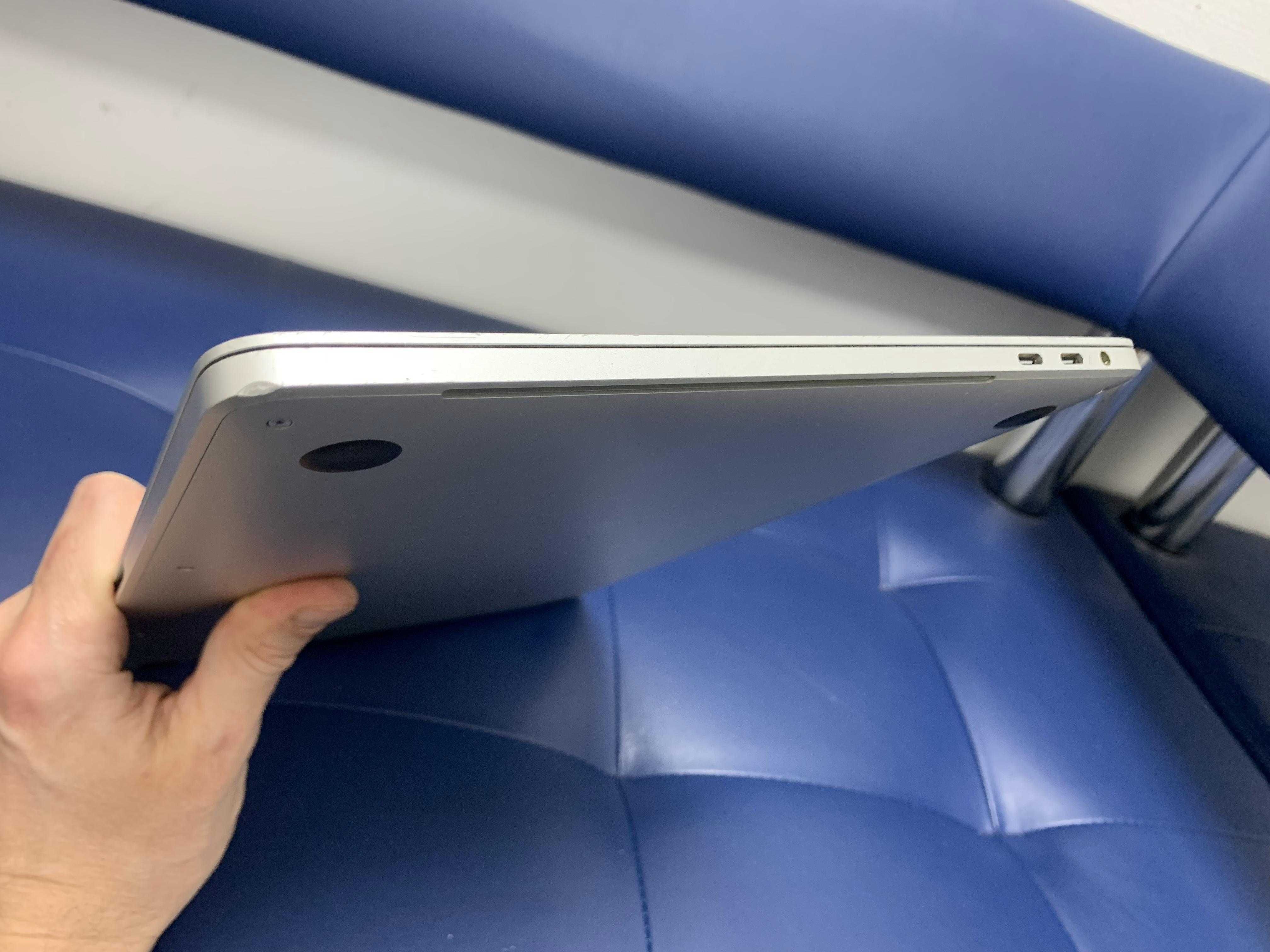 Macbook A1706 на запчастини