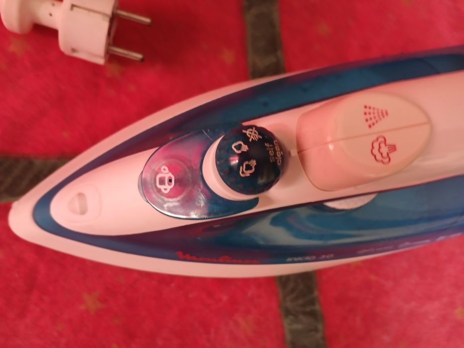 Ferro de engomar marca Moulinex