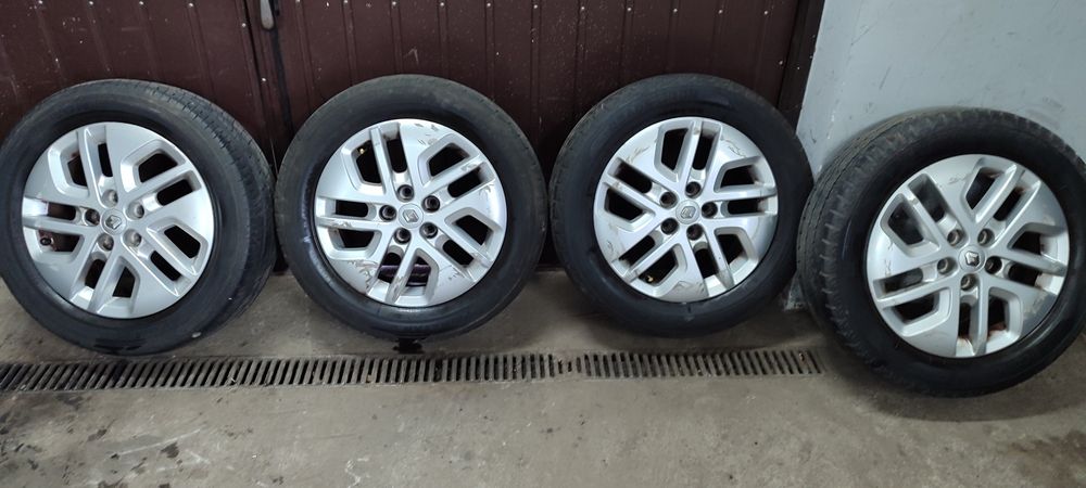 Renault Trafic III Vivaro B nv300 R17 6JX16H2 5x114,3 otwór 66,1 et50