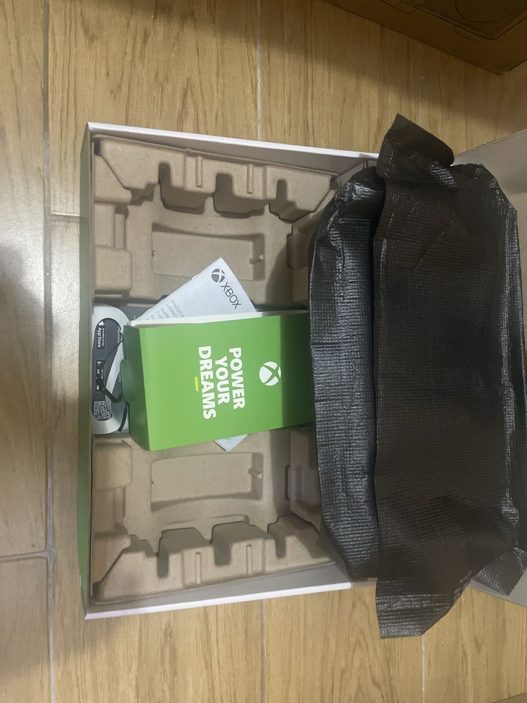 Xbox series S carbon black 1TB com 2 comandos