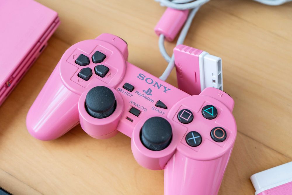 PlayStation 2 Pink SCPH-77004 + 2 pady + Memory Card