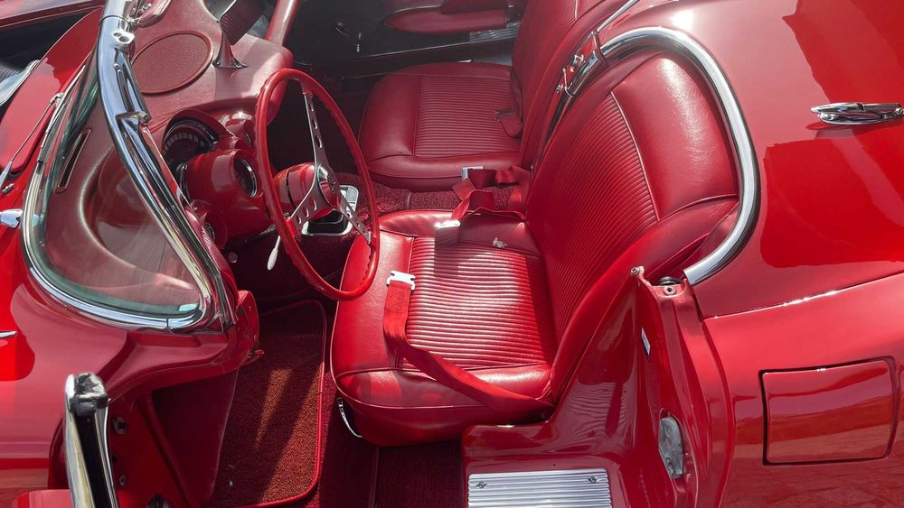 Corvette C1 Cabrio z 1961 do ślubu - wynajem Kraków i okolice