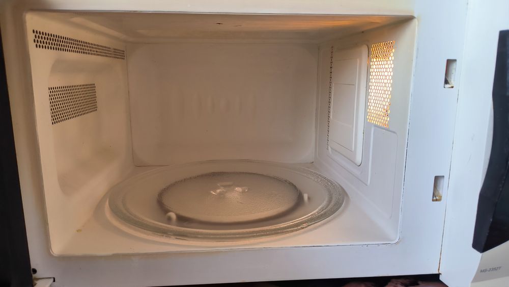 Мікрохвильова піч LG MS-2352T