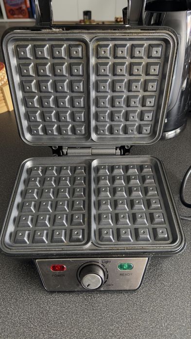 Máquina de Waffles Vox WF2081M