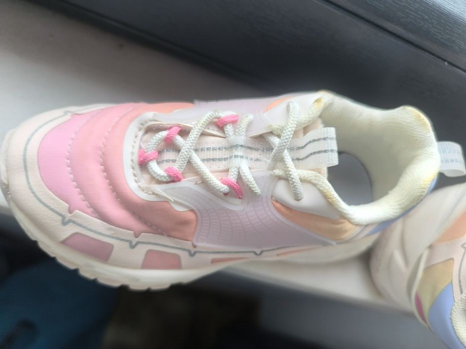 Tênis para menina da Zara tamanho 26